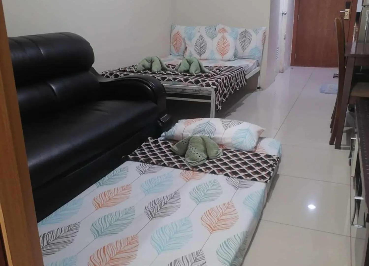 2 Bedroom Just Accross Moa And Smx By Jam Ez Manila Apartment
