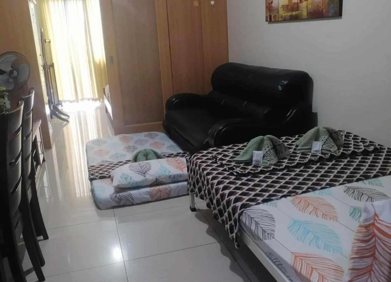 2 Bedroom Just Accross Moa And Smx By Jam Ez Manila